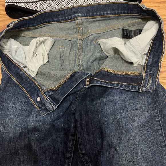 BDG Jeans - Picture 3 of 5